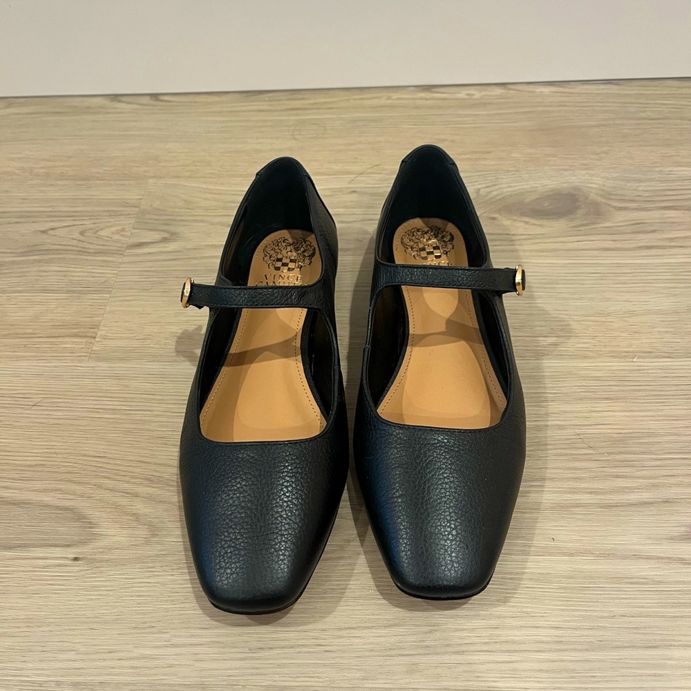 Vince Camuto Petrie Flat size 8